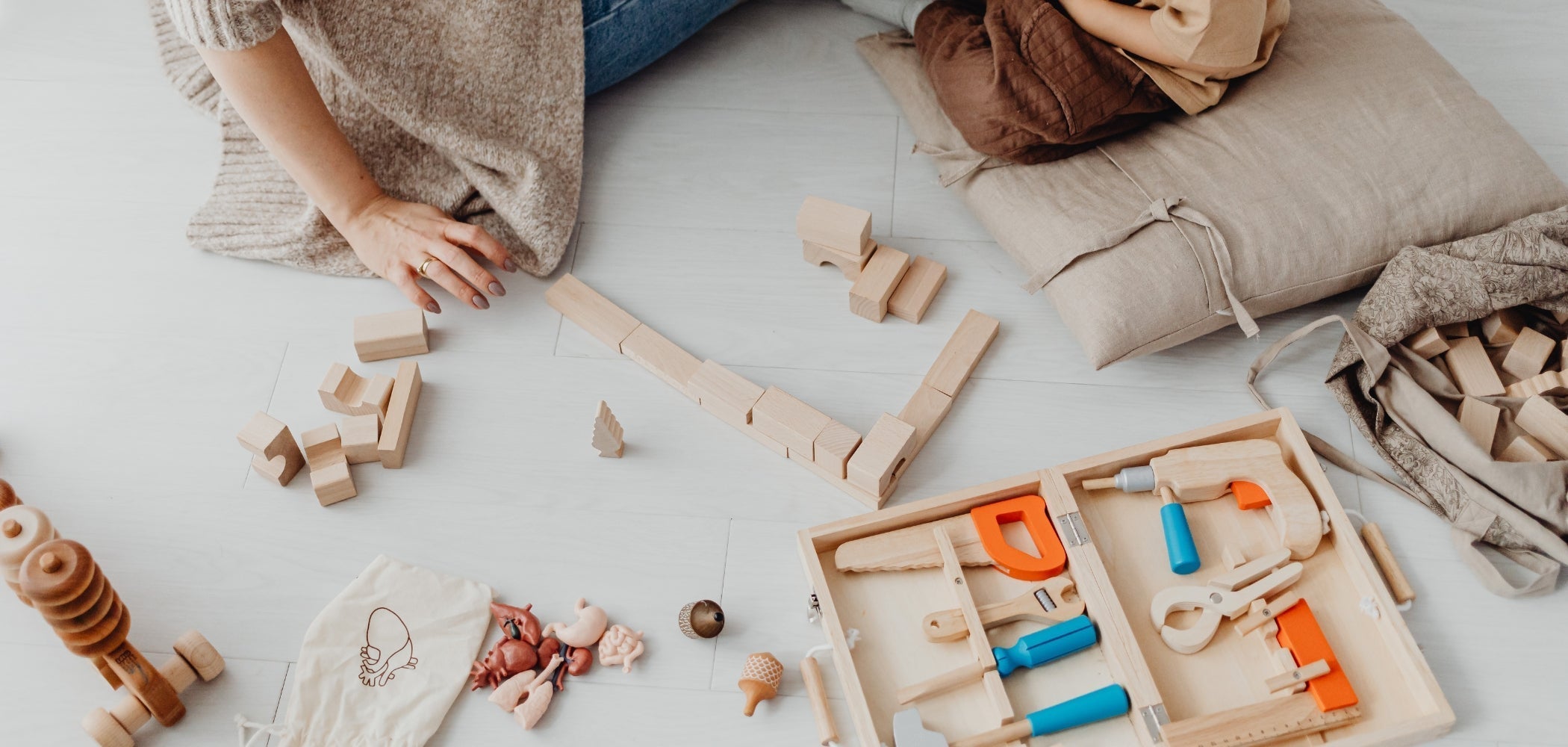 Sicher & Schlau: Die richtigen Spielzeuge für wachsende Köpfe auswählen